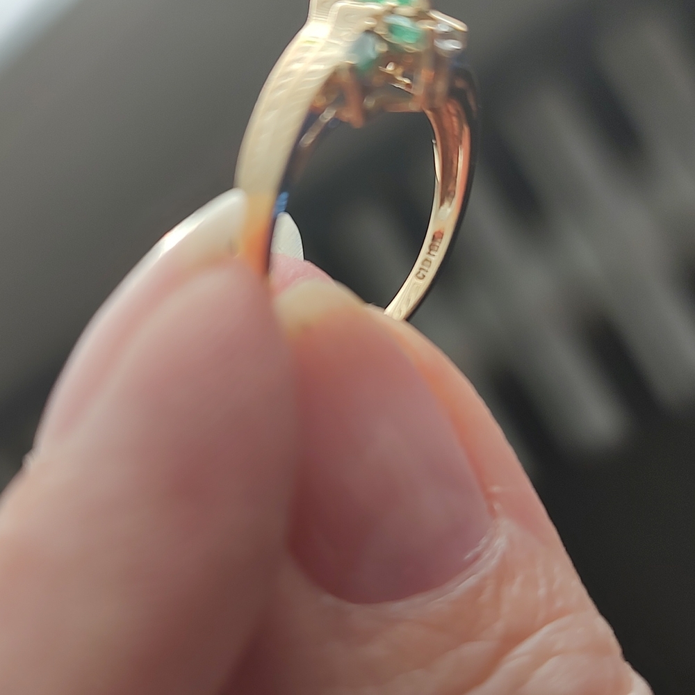 10k Solid Gold Emerald Ring - image 4
